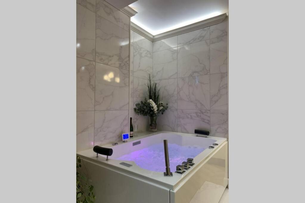 V' Appart Spa Troyes Exterior foto
